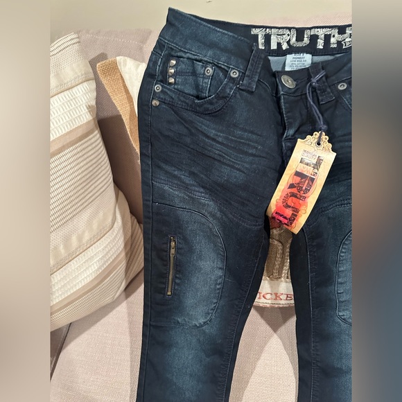 Truth - Picture 3 of 10